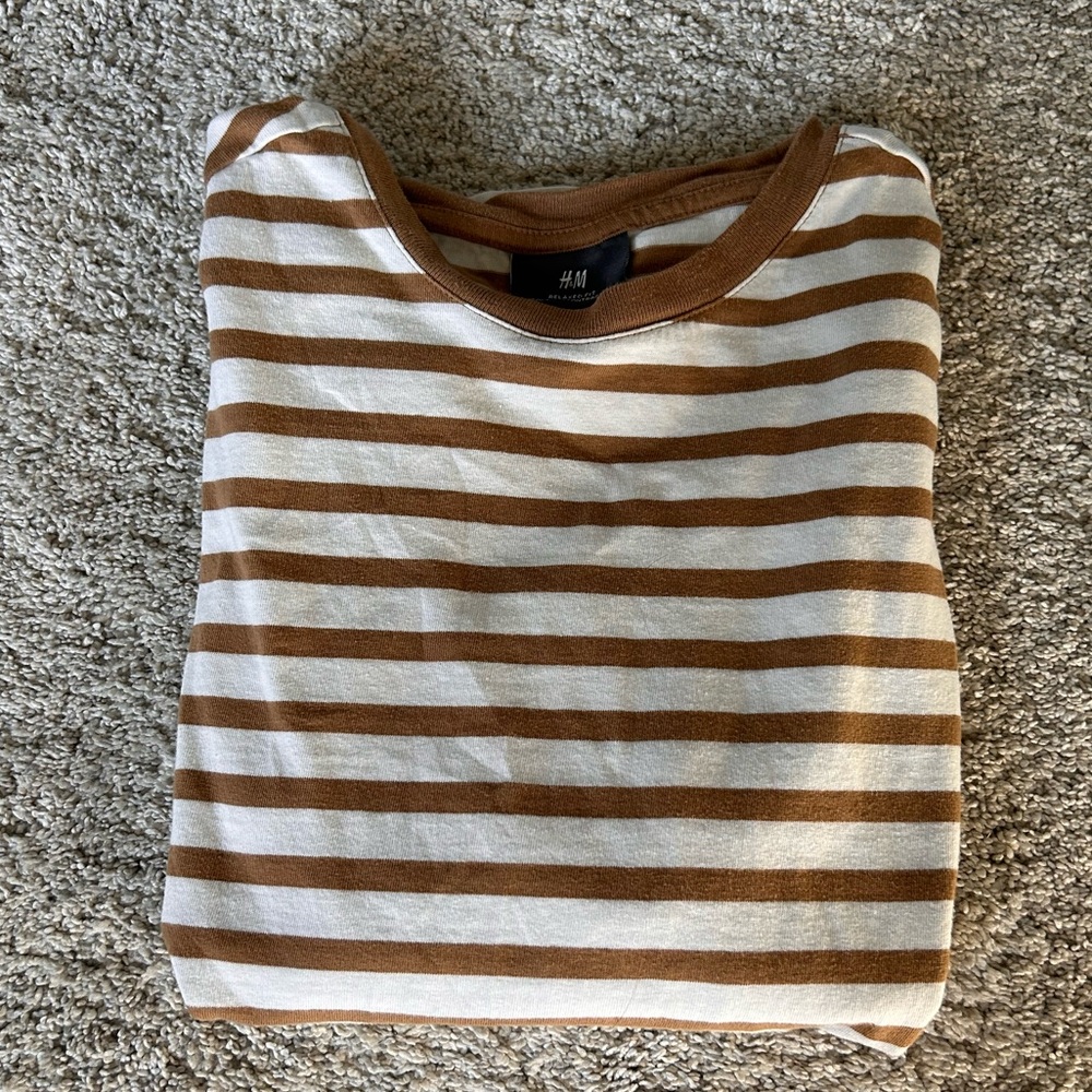 Brown and white H&M shirt